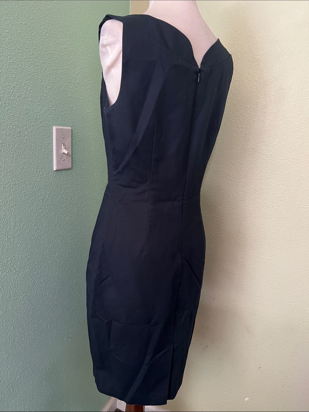 Tahari Black Sleeveless Sheath Dress with Sweetheart Neckline - Picture 4 of 5